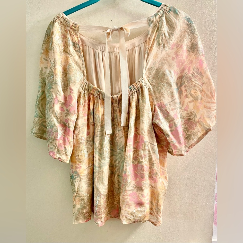 LOFT Shimmer Floral Pastel Top
SIZE MEDIUM **LIKE NEW** - Picture 8 of 16
